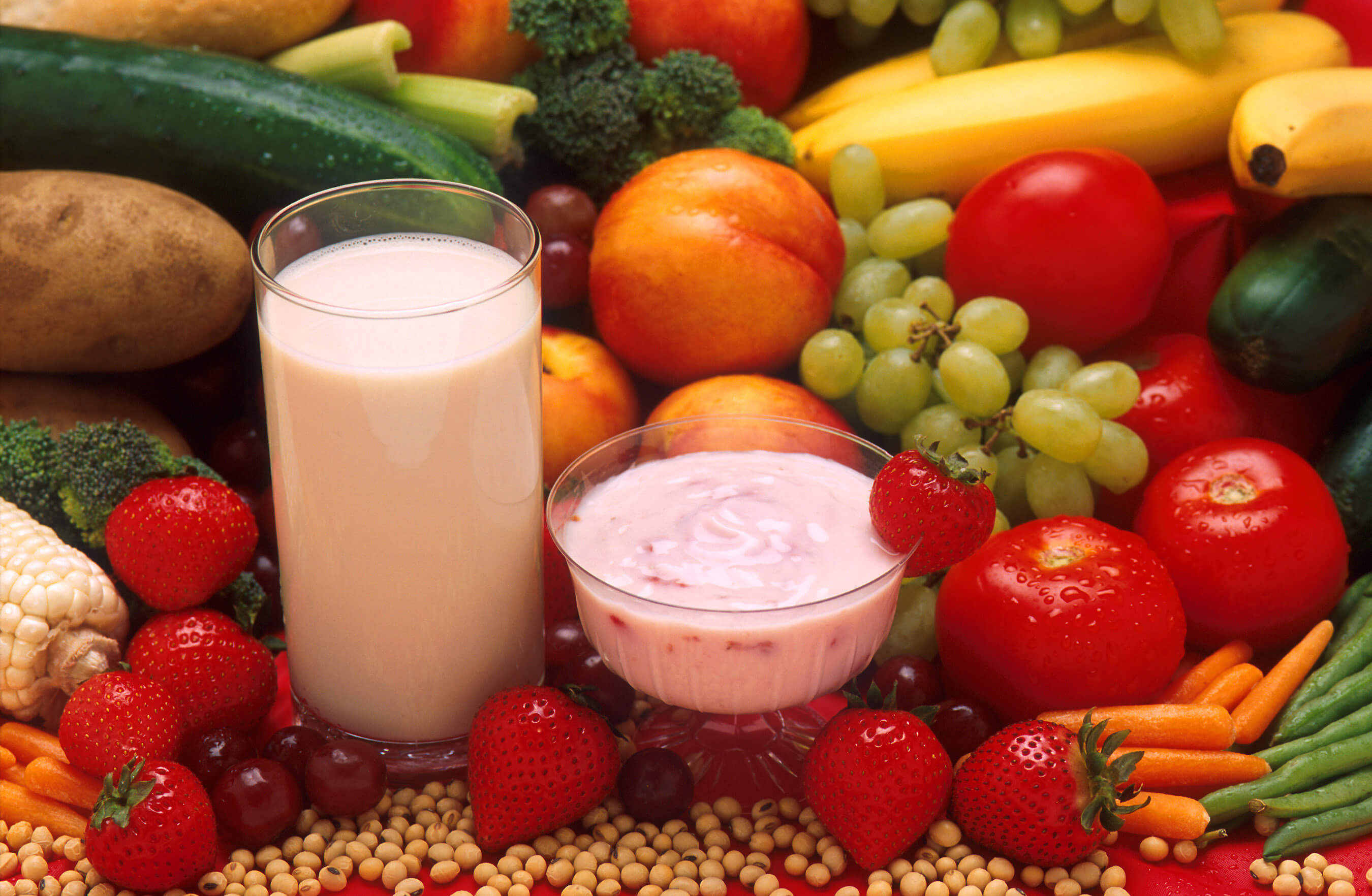 Purinarme Ernährung hilft dabei, erhöhte Harnsäure zu senken - mit mehr Gemüse, Obst, fettarmen Milchprodukten und Getreide
