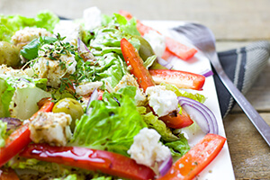 Salat mit Paprika und Schafskäse
