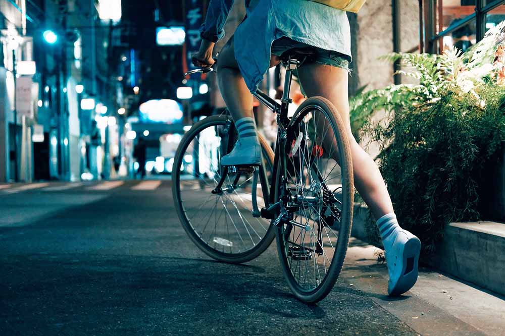 Leichter Sport wie Fahrrad fahren und viel Bewegung im Alltag sind besser als Extremsport, um bei Gicht gesund und schlanker zu werden.